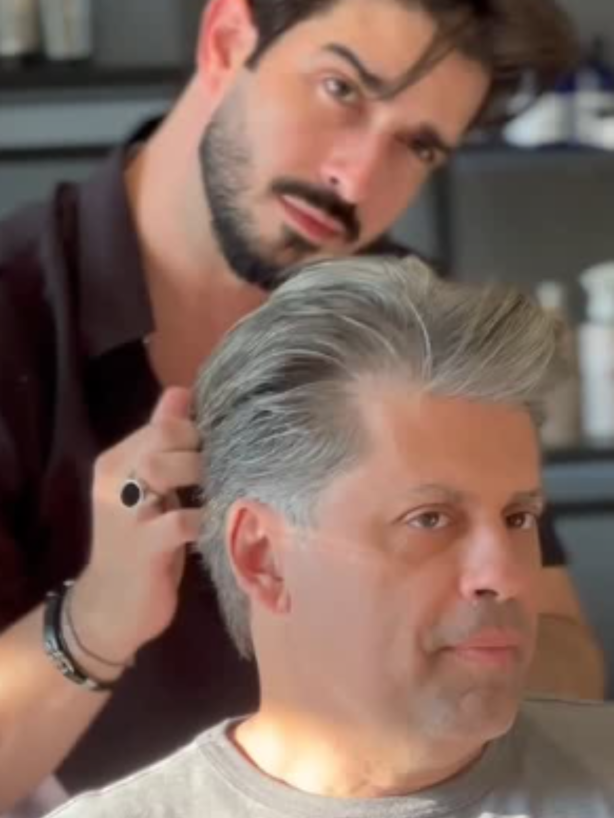 Corte masculino com acabamento preciso, valorizando o estilo e garantindo praticidade no dia a dia.